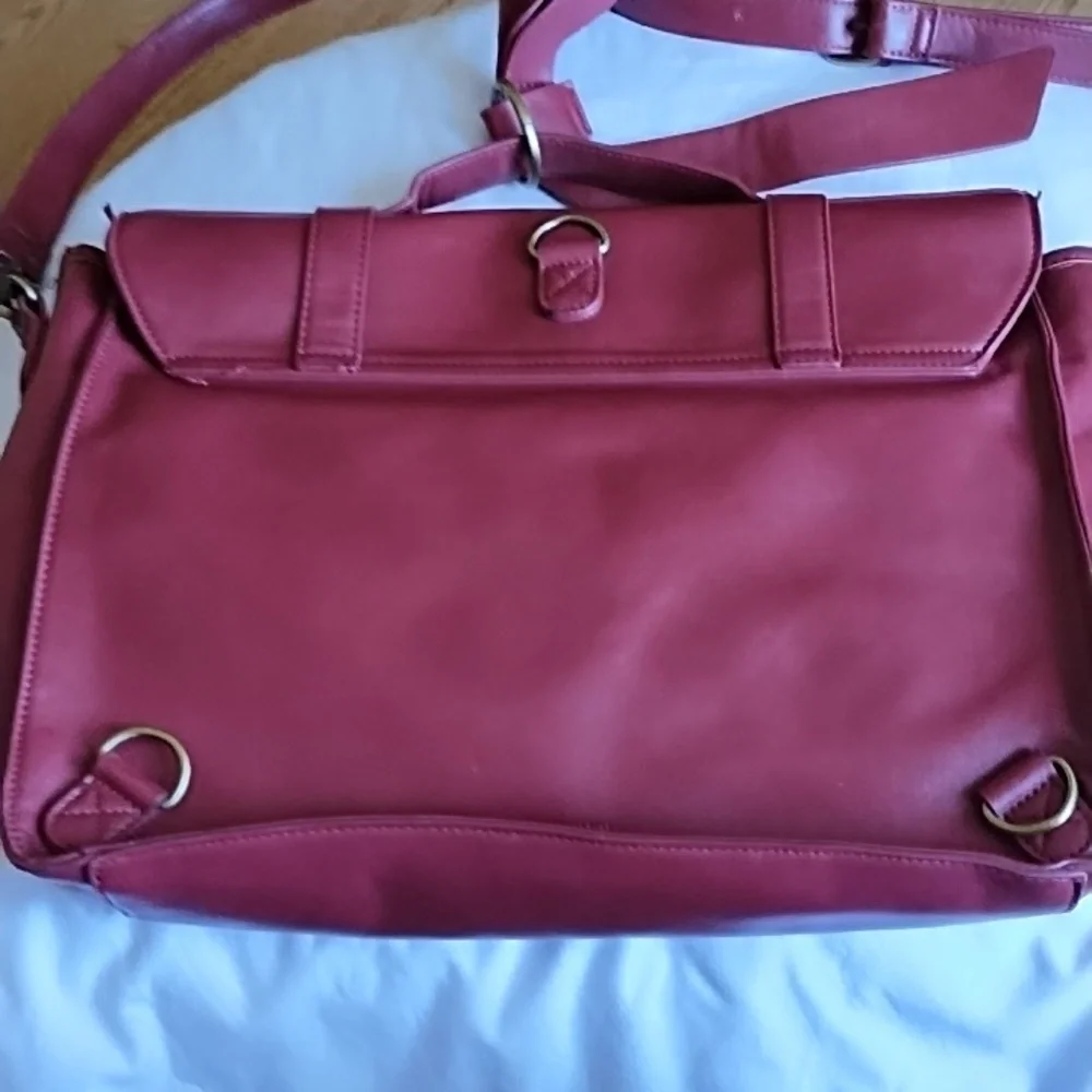 Red faux leather messenger bag/briefcase